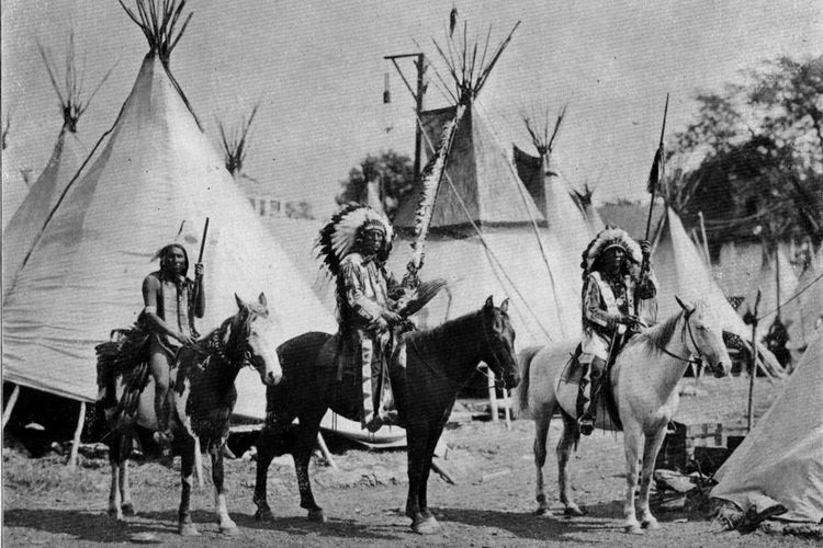 Penduduk asli Amerika, juga disebut orang Indian Amerika, Amerindian, Amerind, Indian, aborigin Amerika, atau Bangsa Pertama, anggota dari salah satu masyarakat